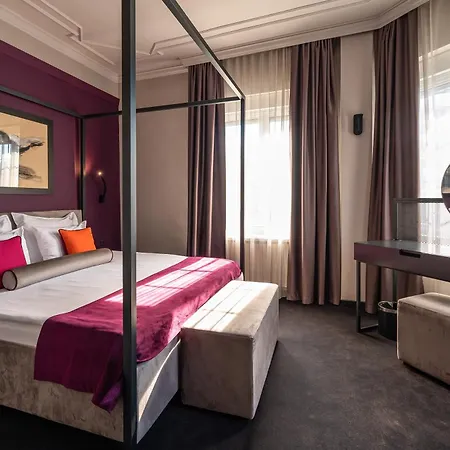 Hotel Artloft Garni 4*