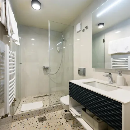 Hotel Artloft Garni 4*